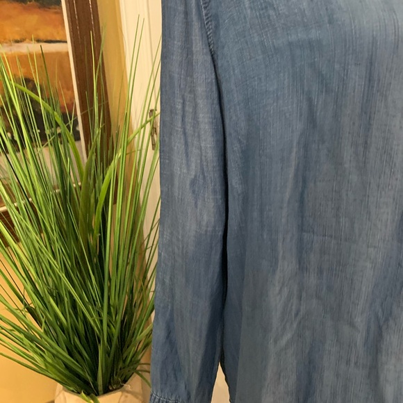 🌸Banana Republic Light Denim Blouse🌸 - Picture 4 of 6